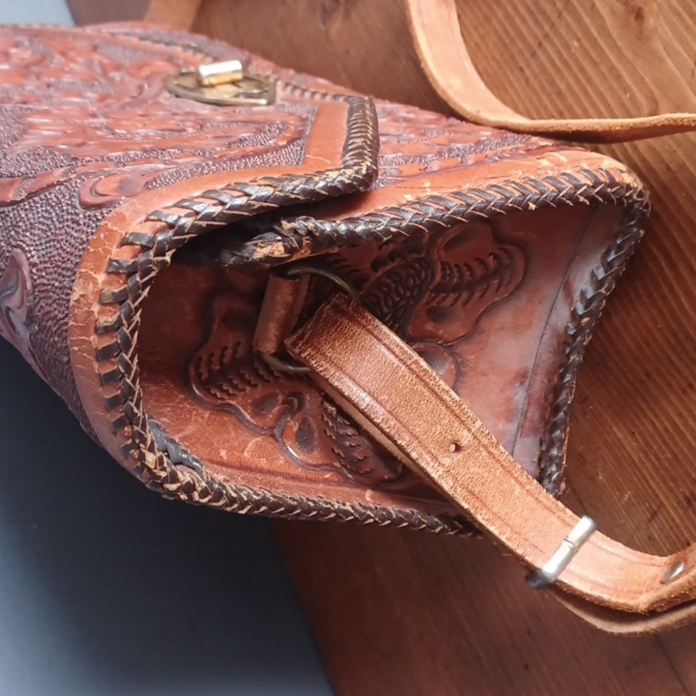 Tooled purse - Picture 3 of 16